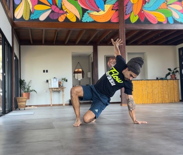 Prática de mobilidade no Studio Rasta Move